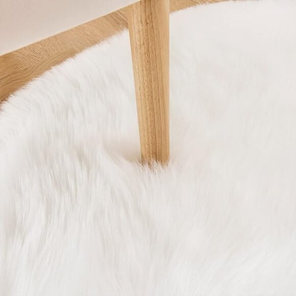 White Round Rugs Circle Faux Fur rug 3x3 feet - Picture 6 of 6